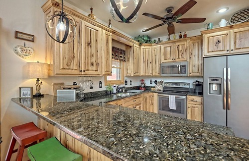 Brasstown Casa | Brasstown Rustic Retreat w/Hot Tub & Fire Pit