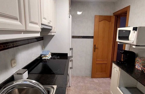 Santa Coloma de Gramenet Apartamento | Bravaholidays-831-fabra. Muy Céntrico, Moderno y Bien Equipado. Aire y Wifi
