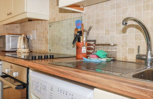 St Wenn Cabaña | BRAY COTTAGE, pet friendly, with open fire in Winnard's Perch