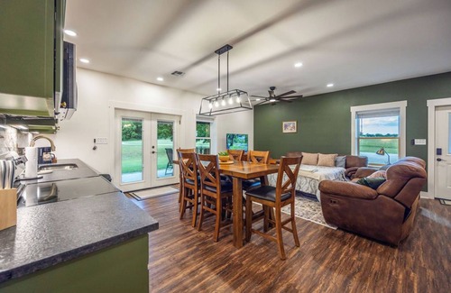 Gholson Casa | Brazos River Escape+Hot Tub+Pickleball+Firepit+Fishing+Kayaking+Nature Trail