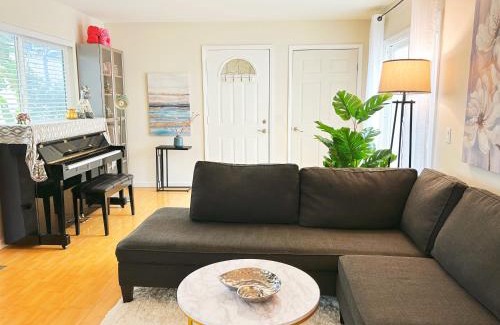 Fullerton Villa | Brea Mall romantic two-bedroom house