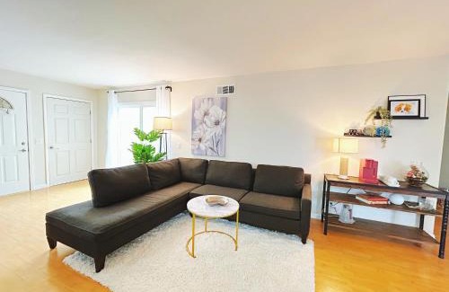 Fullerton Villa | Brea Mall romantic two-bedroom house