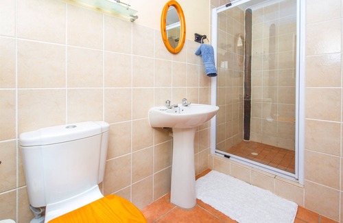 Brenton-on-Sea Apartamento | Breakers & Bushbuck, Dolphins & Whales At Brenton-on-sea. Experience Nature.