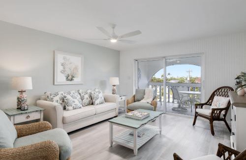 Sanibel Casa | Breakers West C2 - Gorgeous Top Floor Beach Condo