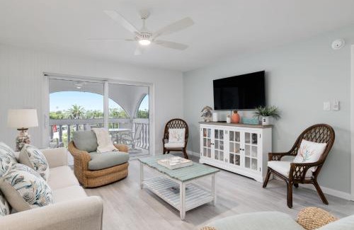 Sanibel Casa | Breakers West C2 - Gorgeous Top Floor Beach Condo