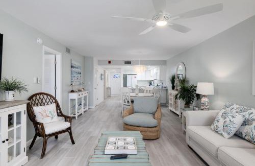 Sanibel Casa | Breakers West C2 - Gorgeous Top Floor Beach Condo