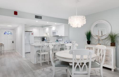Sanibel Casa | Breakers West C2 - Gorgeous Top Floor Beach Condo