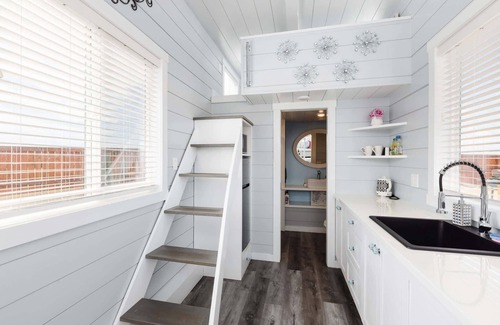 Apple Valley Apartamento | Breakfast at Tiffany's