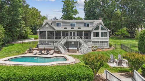 Westport Casa | Breaking Badger