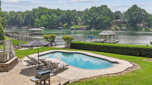 Westport Casa | Breaking Badger