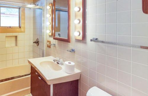Greenville Junction Casa | Breakwater Lodge