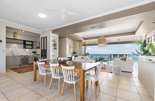 Brisbane Waterfront Casa | "Breathe" on Moreton Tangalooma