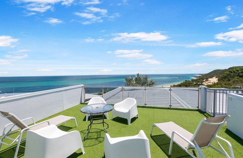 Brisbane Waterfront Casa | "Breathe" on Moreton Tangalooma