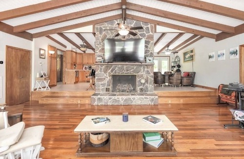 Camden Casa | Breathe taking views & sleeps 14 at our Lake house at Beaverdam TN River KY Lake