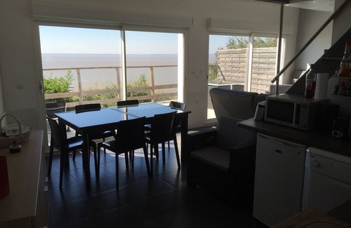 Meschers-sur-Gironde Apartamento | Impresionante casa con vista al mar con terraza tranquila