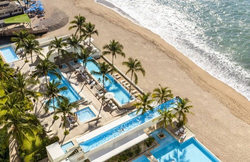Colonia Olímpica Apartamento | Breathtaking 2BR Oceanfront Paradise with Panoramic Views