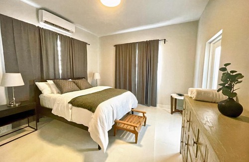 Parque Apartamento | Breathtaking 3-Br Beachside Apt