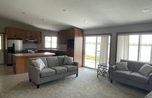 Alexandria Casa | Breathtaking! 4BR/3BA Cabin - 30ft from lakeshore on Alexandria Chain of Lakes