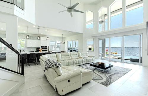 Caloosahatchee Casa | Breathtaking 6BD Riverfront Mansion w Pool