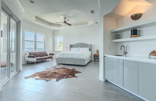 Caloosahatchee Casa | Breathtaking 6BD Riverfront Mansion w Pool