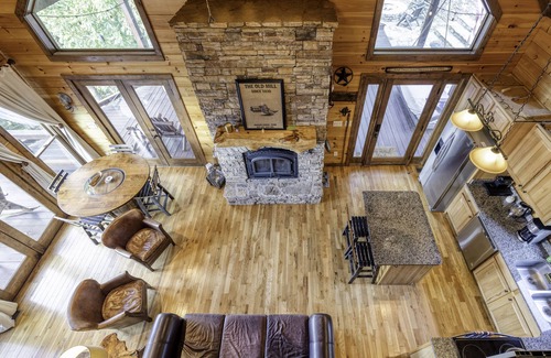 Hidden Lake Cabina | Breathtaking Blue Ridge Mountain Views and Sunset, Sleeps 8!