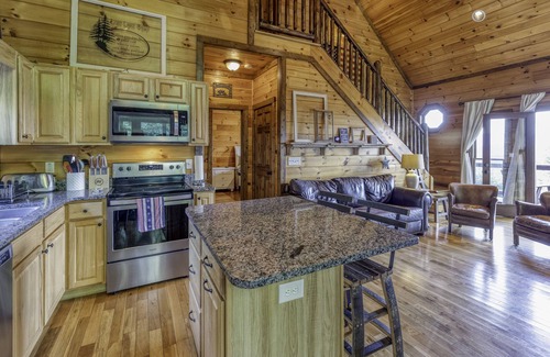 Hidden Lake Cabina | Breathtaking Blue Ridge Mountain Views and Sunset, Sleeps 8!