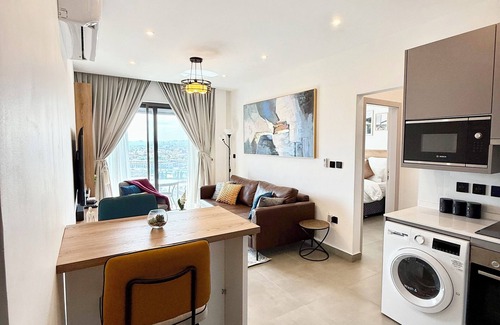 Roman Ridge Apartamento | Breathtaking City Views from a Stylish 1-Bed @Nova