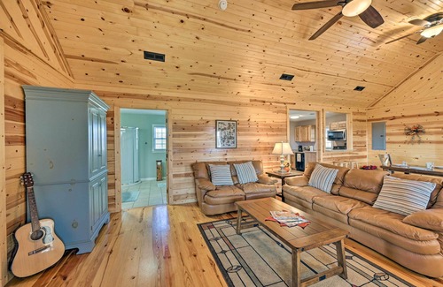 Elkin Casa | Breathtaking Elkin Getaway w/ Vineyard Views!