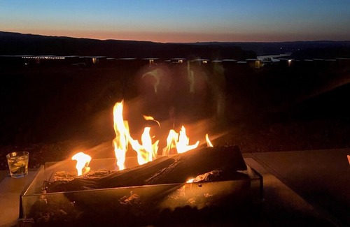 Quincy Casa | Breathtaking Gorge Ampitheater, Cave B Winery and SageCliffe Resort view home