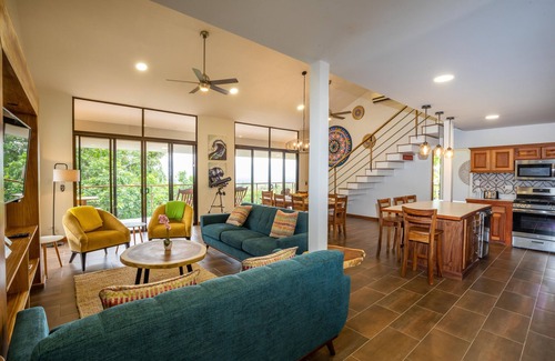 Cantón de Quepos Villa | Breathtaking Jungle Views and Abundant Wildlife - Large pool.
