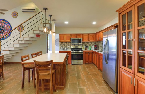 Cantón de Quepos Villa | Breathtaking Jungle Views and Abundant Wildlife - Large pool.