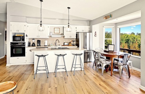Ten Mile Casa | Breathtaking Lake Views | Private Boat Ramp, Sleeps 12!