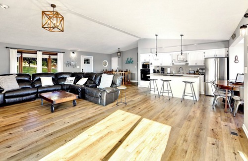 Ten Mile Casa | Breathtaking Lake Views | Private Boat Ramp, Sleeps 12!