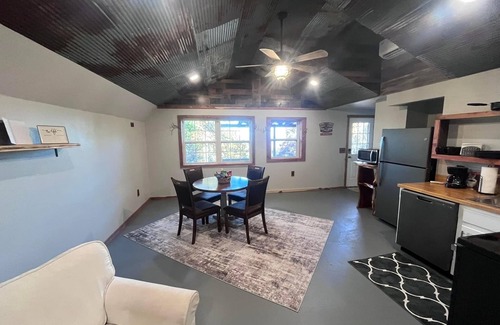 Gamaliel Cabina | Breathtaking lake view on Lake Norfork..... “804 HUT”- the reel escape!