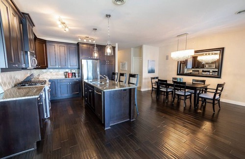 Westbank Condominio | Breathtaking Lakefront Condo with Boat Slip