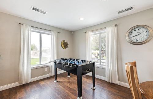 Temecula Casa | Breathtaking Meadows by AvantStay Temecula Group Retreat Pool Pickleball Firepit Hot Tub