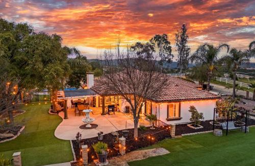 Temecula Casa | Breathtaking Meadows by AvantStay Temecula Group Retreat Pool Pickleball Firepit Hot Tub