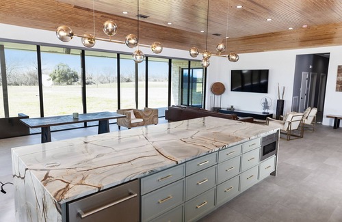 Smithville Otro | Breathtaking modern 100 acre ranch on the Colorado River. Weddings available