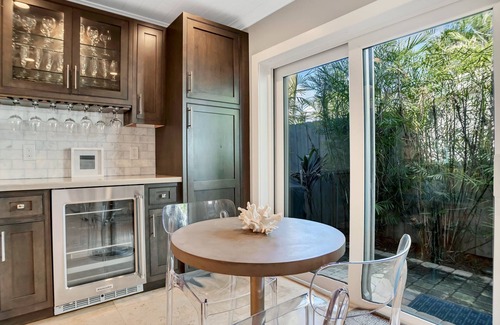 Dolphin Isles Casa | New Luxury 4 Bed, 3. 5 Bath, gran piscina climatizada, jacuzzi en el suelo cerca de la playa