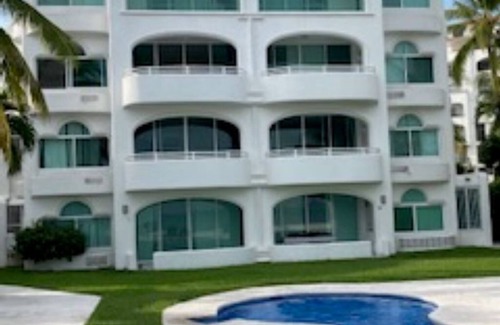 Manzanillo Apartamento | Breathtaking ocean front condominium in the gated community of Club Santiago