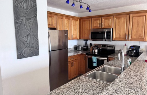 Colliers Bay Condominio | Breathtaking Ocean View Beachfront Top Floor Condo