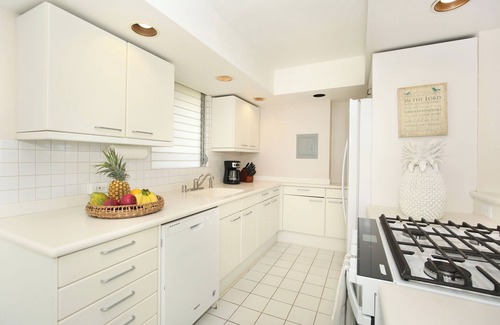 Diamond Head - Kapahulu - St. Louis Condominio | Breathtaking Ocean Views from Quiet Beachfront Condo! Free Parking & Wi-Fi!