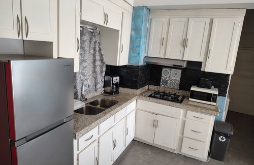 Playas de Tijuana Condominio | Frente al Mar. 2 Recámaras + 2 Baños + Balcón, Edificio y Estacionamiento Seguro
