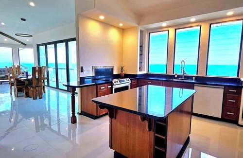 Kapoho Casa | Breathtaking Oceanfront Home on Lava Rock Beach.