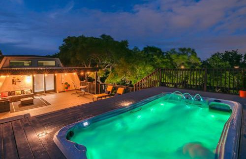 Wetmore Casa | Breathtaking Roof Pool Views, Gameroom, Firepit