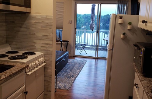 North Shore Condominio | Breathtaking Sunset Views Over Smith Mountain Lake offers no stairs to condo