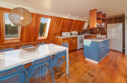 Newburyport Casa | Breathtaking Sunsets on Plum Island at Blue Moon