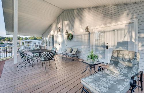 New London Casa | Breathtaking Views and Deck Badin Lake House!