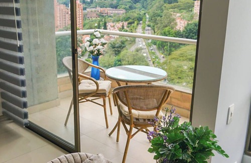 Villa Hermosa Apartamento | Increíbles vistas en El Poblado! Piscina, sauna y gimnasio.