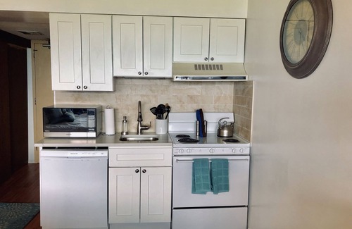Weirs Beach Condominio | Breathtaking views! Kitchen! King bed! Summer Concerts!